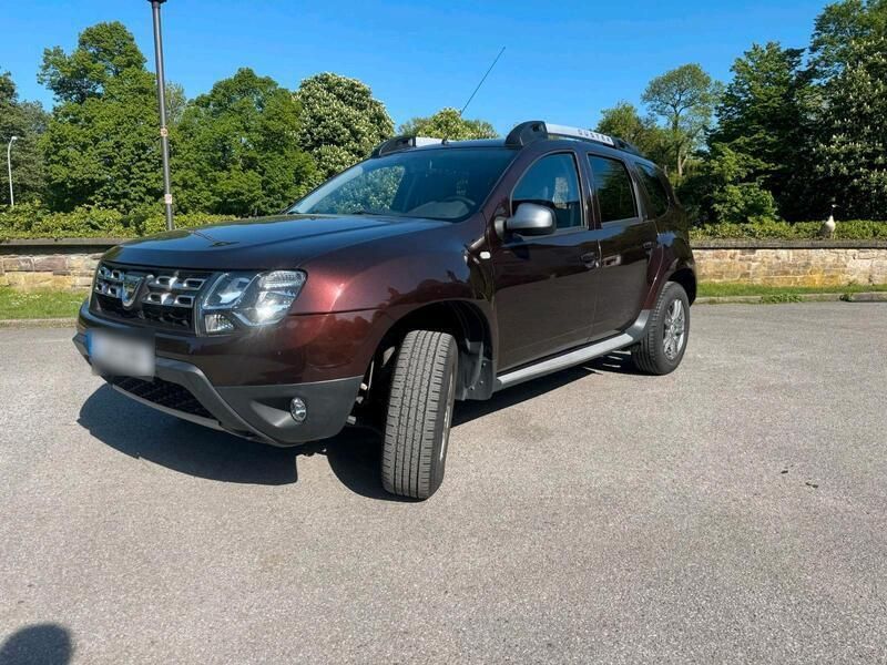 Braun Gebraucht 2016 Dacia Duster Prestige SUV | 11.800 € - Bild 1/4