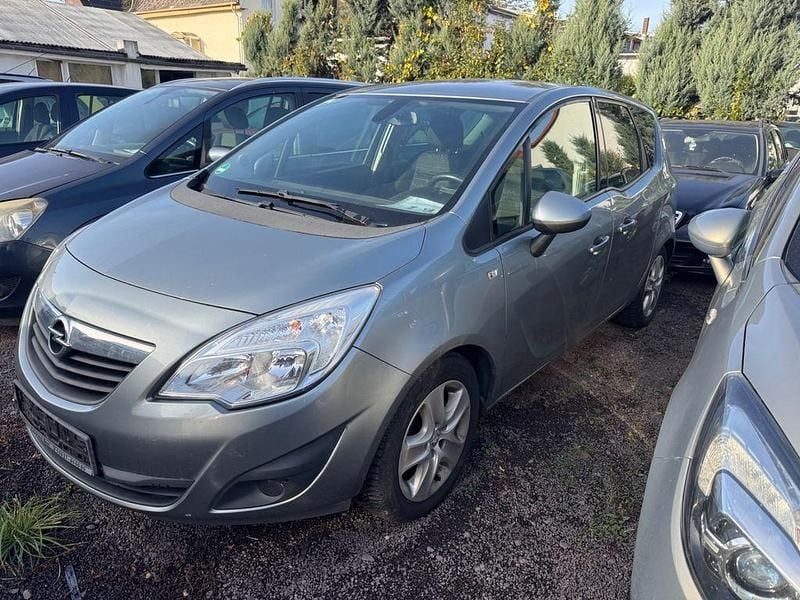 Gebraucht Opel Meriva Design Edition 101 PS (74 kW) 2011 Silber Van / Kleinbus