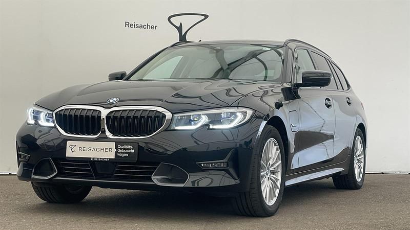 Saphirschwarz Gebraucht 2022 BMW 330e Shadowline Kombi | 32.990 € (Guter Preis) - Bild 1/4