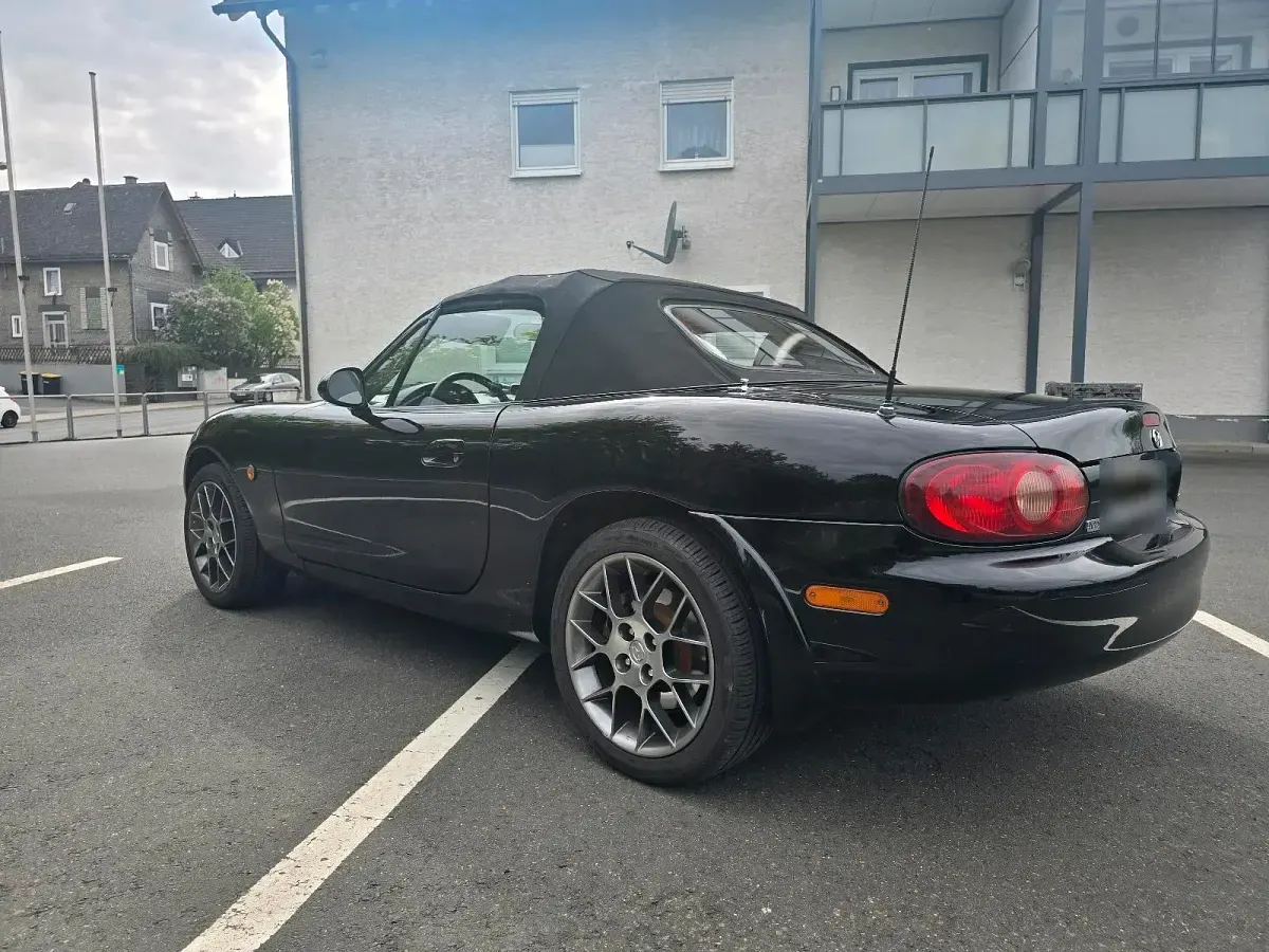 Usata Mazda MX5 145 CV (106 kW) 2004 Nero Cabrio