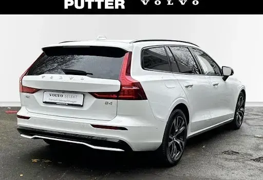 Gebraucht Volvo V60 Plus 197 PS (144 kW) 2025 Weiss Kombi