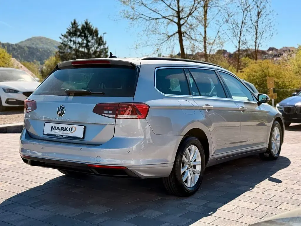 Gebraucht VW Passat Business 150 PS (110 kW) 2023 Silber Kombi