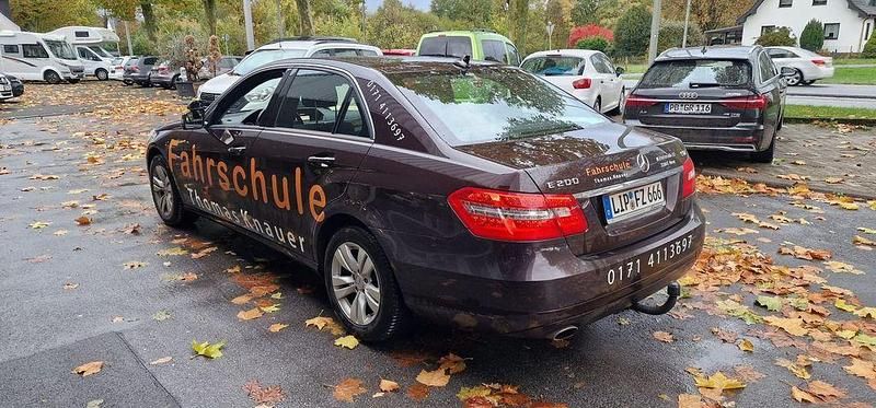 Gebraucht Mercedes E200 184 PS (135 kW) 2010 Braun Limousine