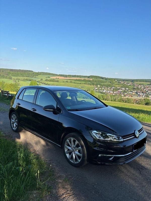 Schwarz Gebraucht 2019 VW Golf VII Sport Limousine | 18.000 € (Fairer Preis) - Bild 1/4