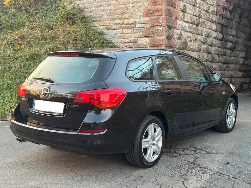 Gebraucht Opel Astra 160 PS (117 kW) 2011 Schwarz Kombi