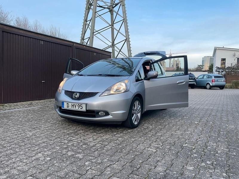 Gebraucht Honda Jazz Executive 99 PS (72 kW) 2009 Silber Kleinwagen