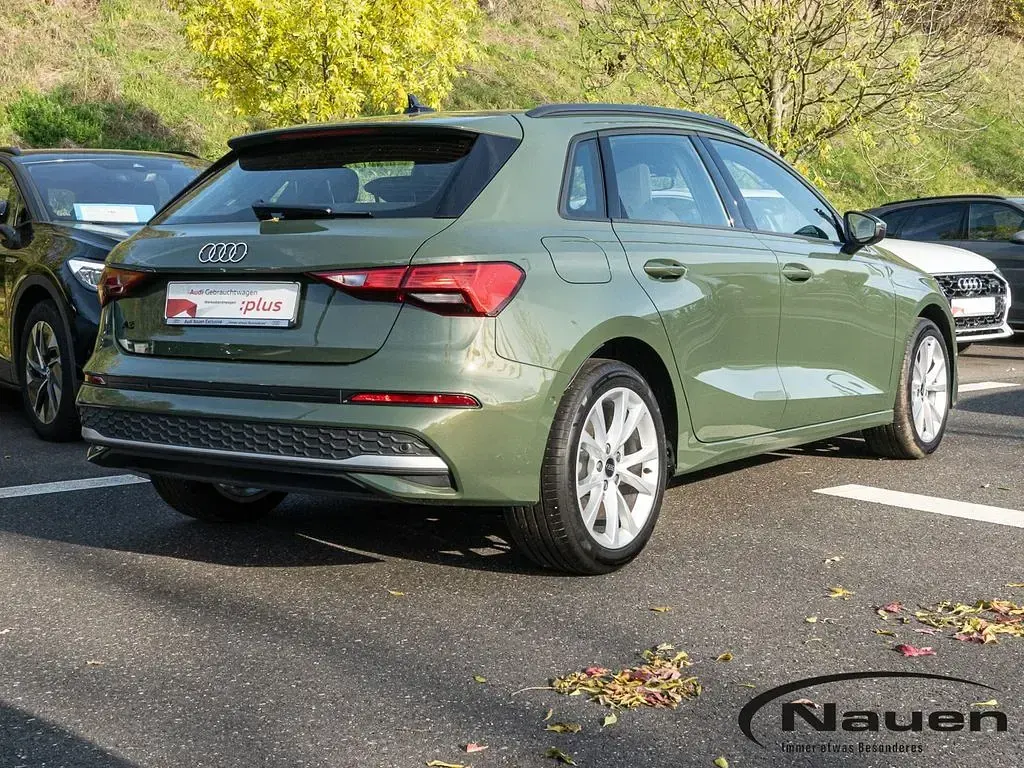 Second-hand Audi A3 Advanced 150 CP (110 kW) 2024 Verde Berlinǎ