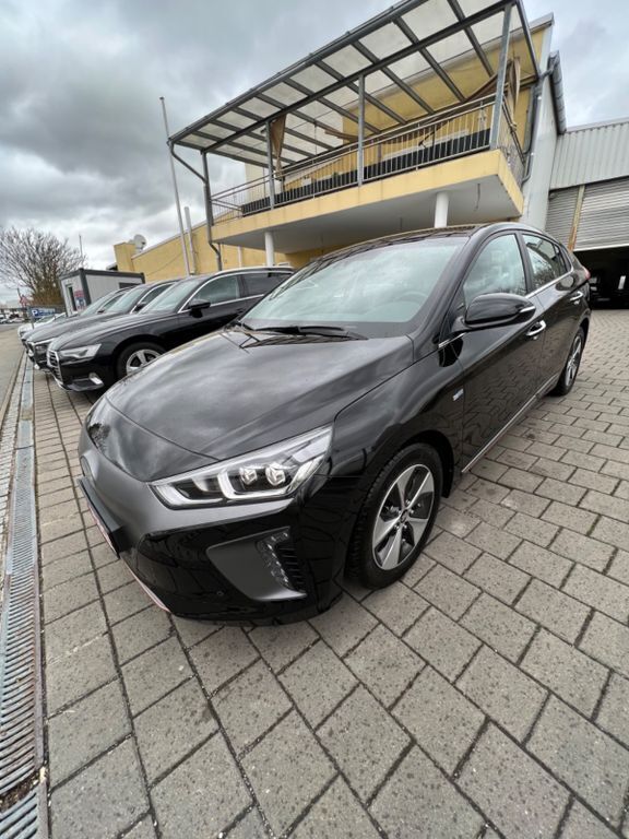 Phantom black / mic Gebraucht 2018 Hyundai Ioniq Premium Limousine | 13.700 € (Guter Preis) - Bild 1/4