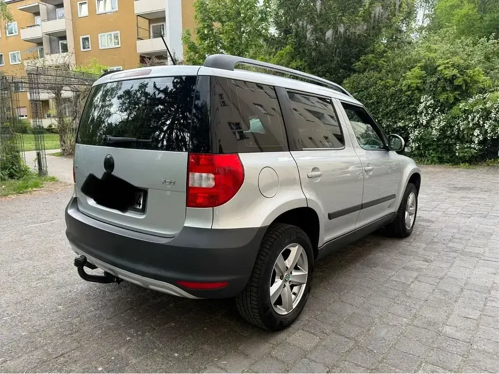 Używany Skoda Yeti Ambition 110 KM (80 kW) 2013 Srebrny SUV