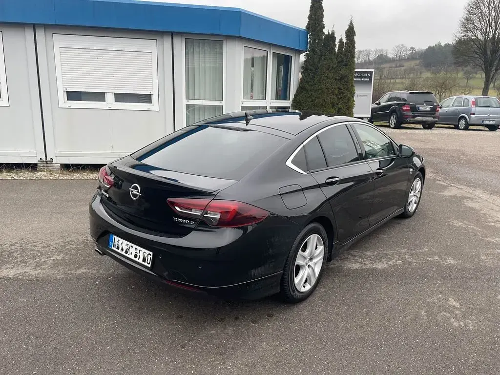 Gebraucht Opel Insignia Dynamic 170 PS (125 kW) 2017 Schwarz Limousine