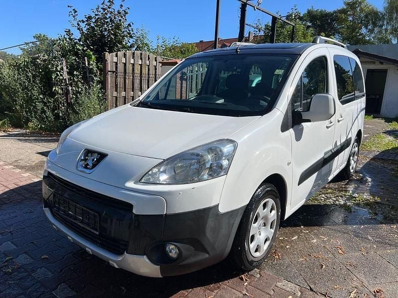 Weiß Gebraucht 2011 Peugeot Partner Tepee Family Van / Kleinbus | 2.999 € (Guter Preis) - Bild 1/4