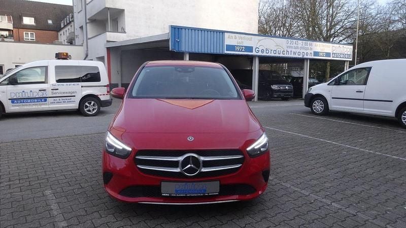 Gebraucht Mercedes B180 136 PS (100 kW) 2020 Rot Van / Kleinbus