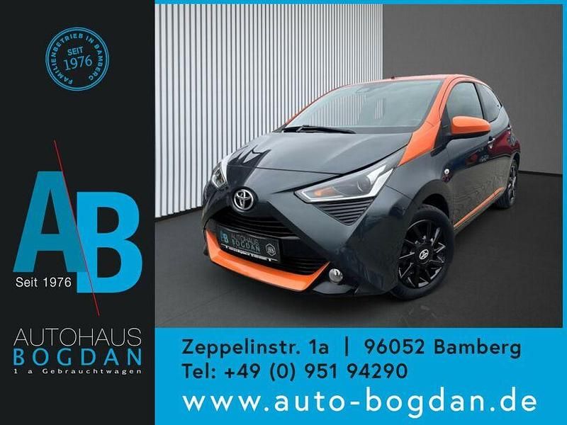 Grau Gebraucht 2020 Toyota Aygo Kleinwagen | 11.680 € (Teuer) - Bild 1/4
