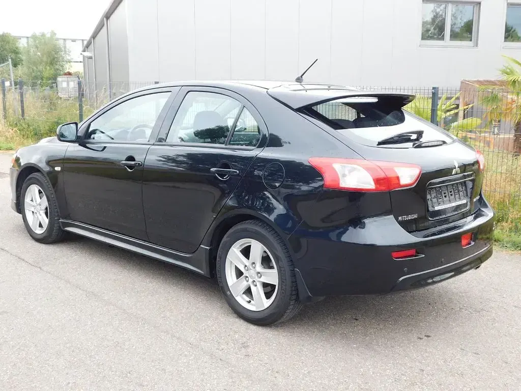 Gebraucht Mitsubishi Lancer Sportback Invite 143 PS (105 kW) 2009 Schwarz Limousine