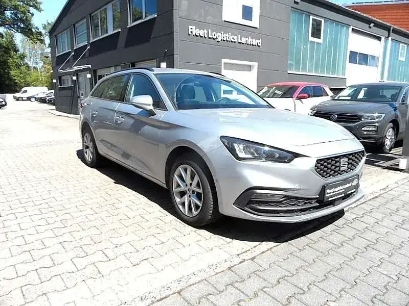 Gebraucht Seat Leon Style 150 PS (110 kW) 2024 Silber Limousine