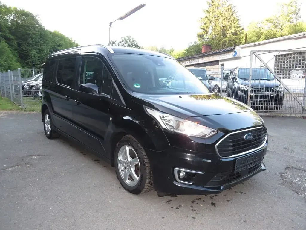 Gebraucht Ford Grand Tourneo Connect Titanium 120 PS (88 kW) 2018 Schwarz Van / Kleinbus