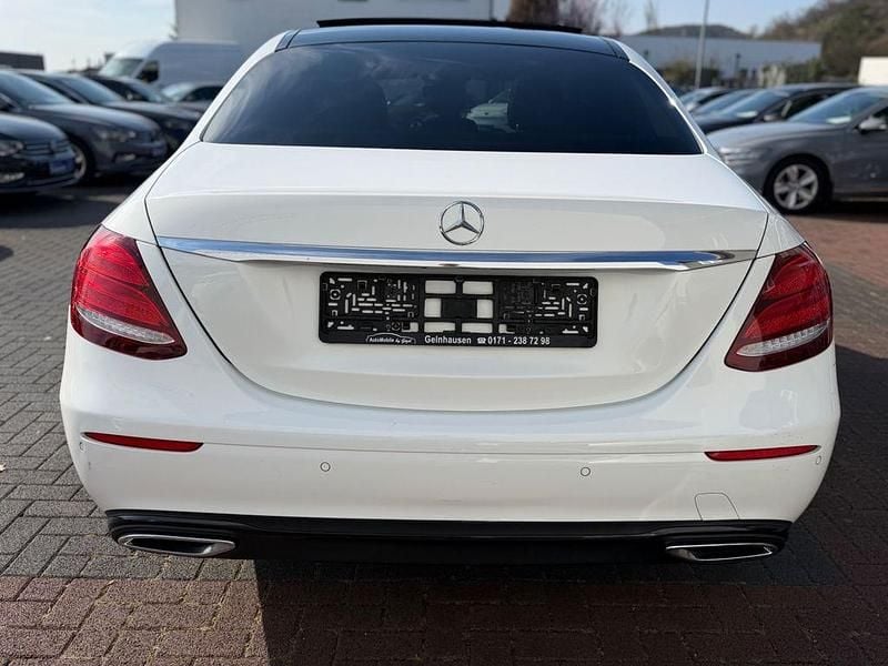 Gebraucht Mercedes E220 194 PS (142 kW) 2017 Weiß Limousine