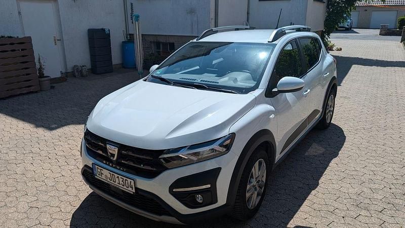Weiß Gebraucht 2021 Dacia Sandero Comfort Kleinwagen | 12.250 € (Superpreis) - Bild 1/4