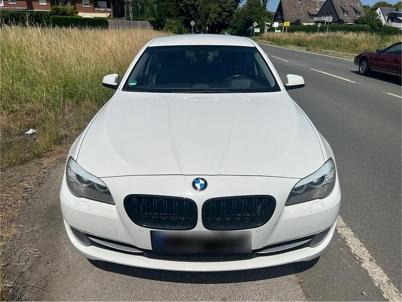 Gebraucht BMW 530 258 PS (189 kW) 2013 Weiß Limousine