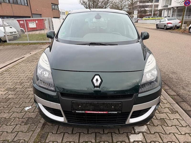 Grün Gebraucht 2010 Renault Scénic III Dynamique Van / Kleinbus | 3.499 € (Guter Preis) - Bild 1/4
