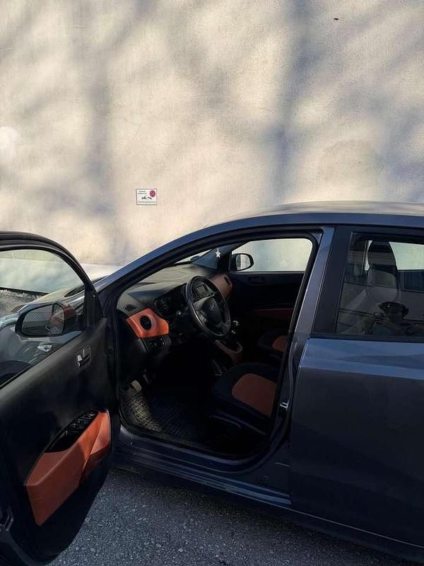 Gebraucht Hyundai i10 Trend 67 PS (49 kW) 2017 Grau Kleinwagen