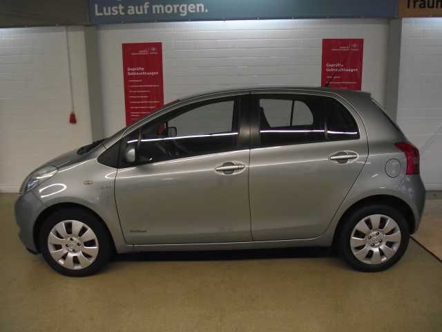 Gebraucht Toyota Yaris Sol 90 PS (66 kW) 2006 Silber metallic Limousine
