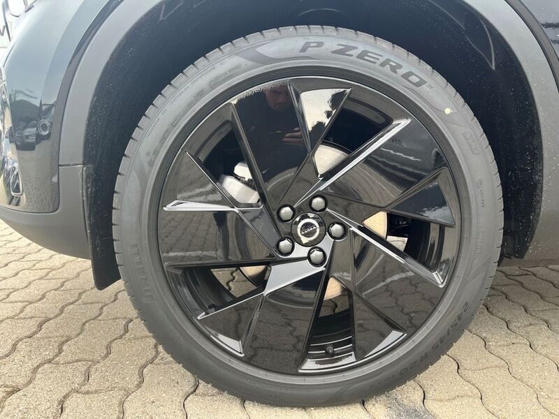 Gebraucht Volvo XC40 Plus 163 PS (119 kW) 2024 Schwarz SUV
