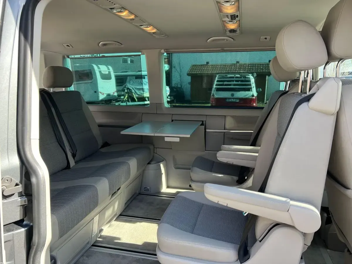 Gebraucht VW Multivan Comfortline 150 PS (110 kW) 2016 Grau Van / Kleinbus