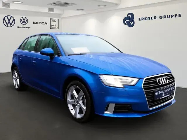Gebraucht Audi A3 Sport 116 PS (85 kW) 2019 Arablau kristalleffekt Limousine