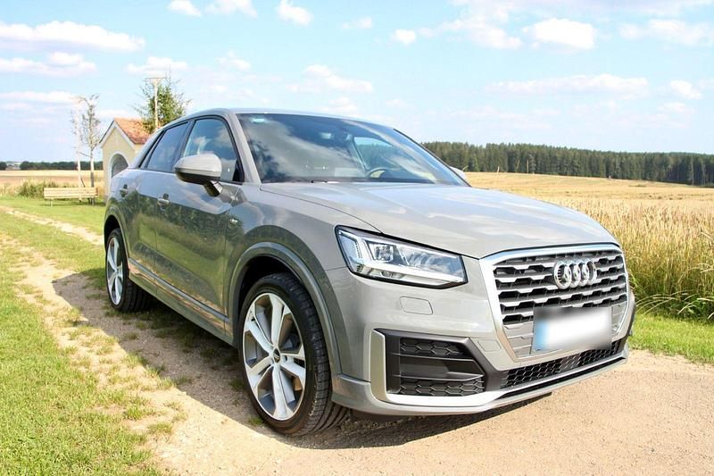 Gebraucht Audi Q2 S-Line 150 PS (110 kW) 2024 Silber SUV