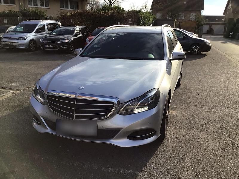 Silber Gebraucht 2014 Mercedes E220 Kombi | 10.990 € (Guter Preis) - Bild 1/4