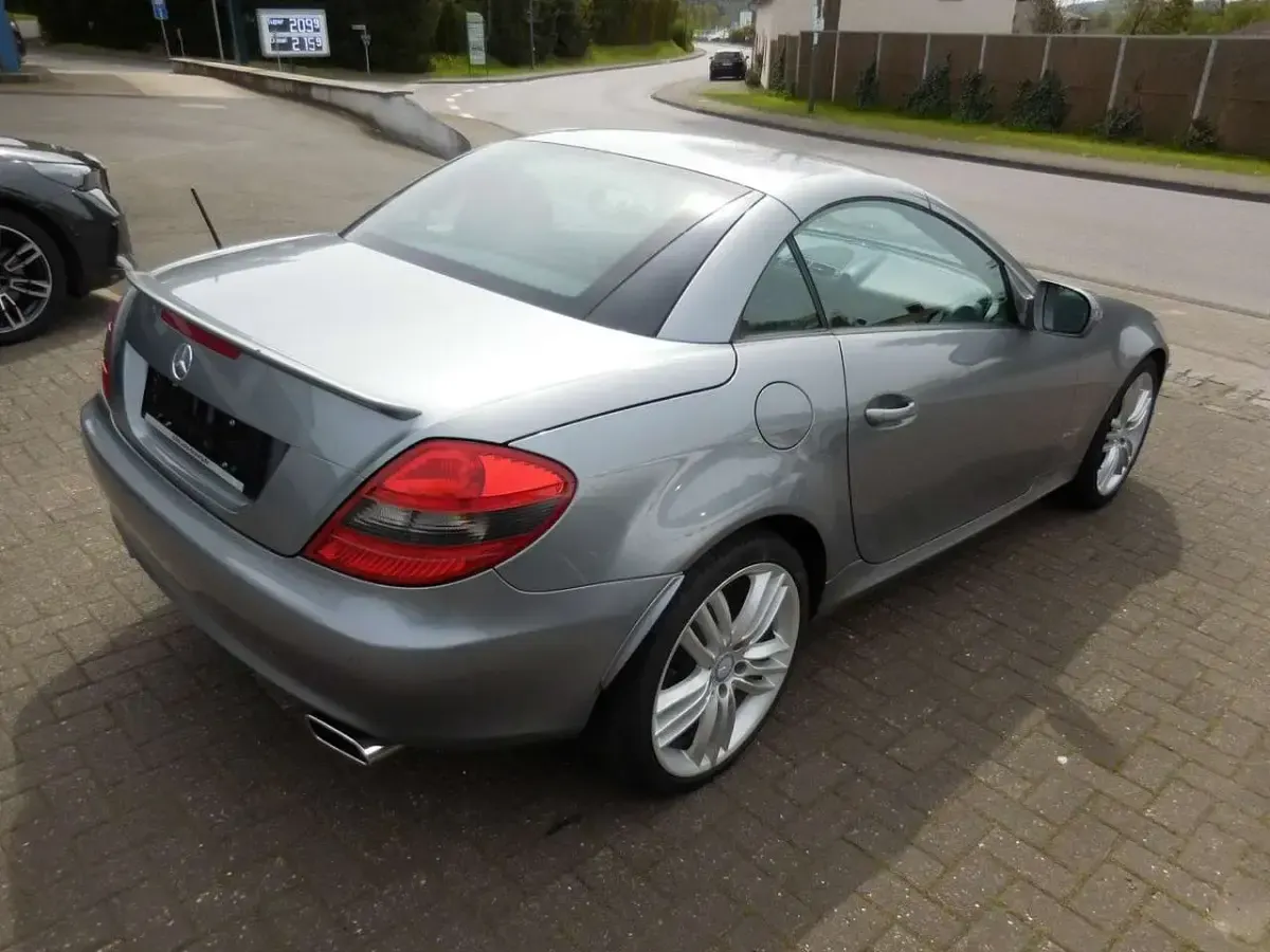 Second-hand Mercedes SLK200 184 CP (135 kW) 2009 Argintiu Cabrio