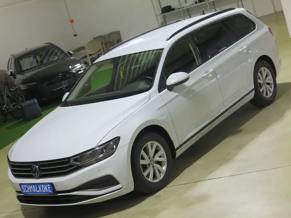 Gebraucht VW Passat 150 PS (110 kW) 2023 Gletscherweiss Kombi