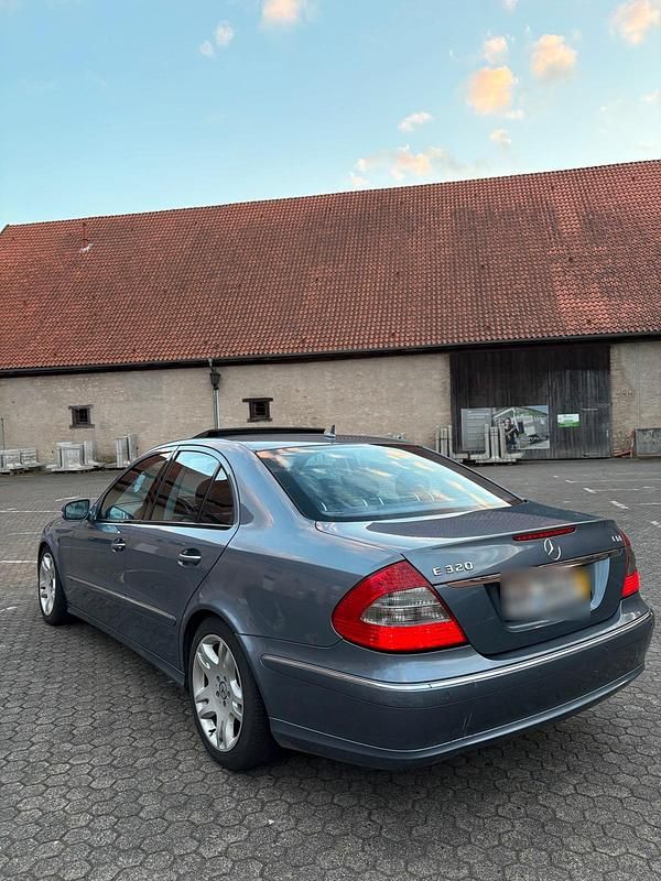 Second-hand Mercedes E320 224 CP (164 kW) 2007 Albastru Berlinǎ