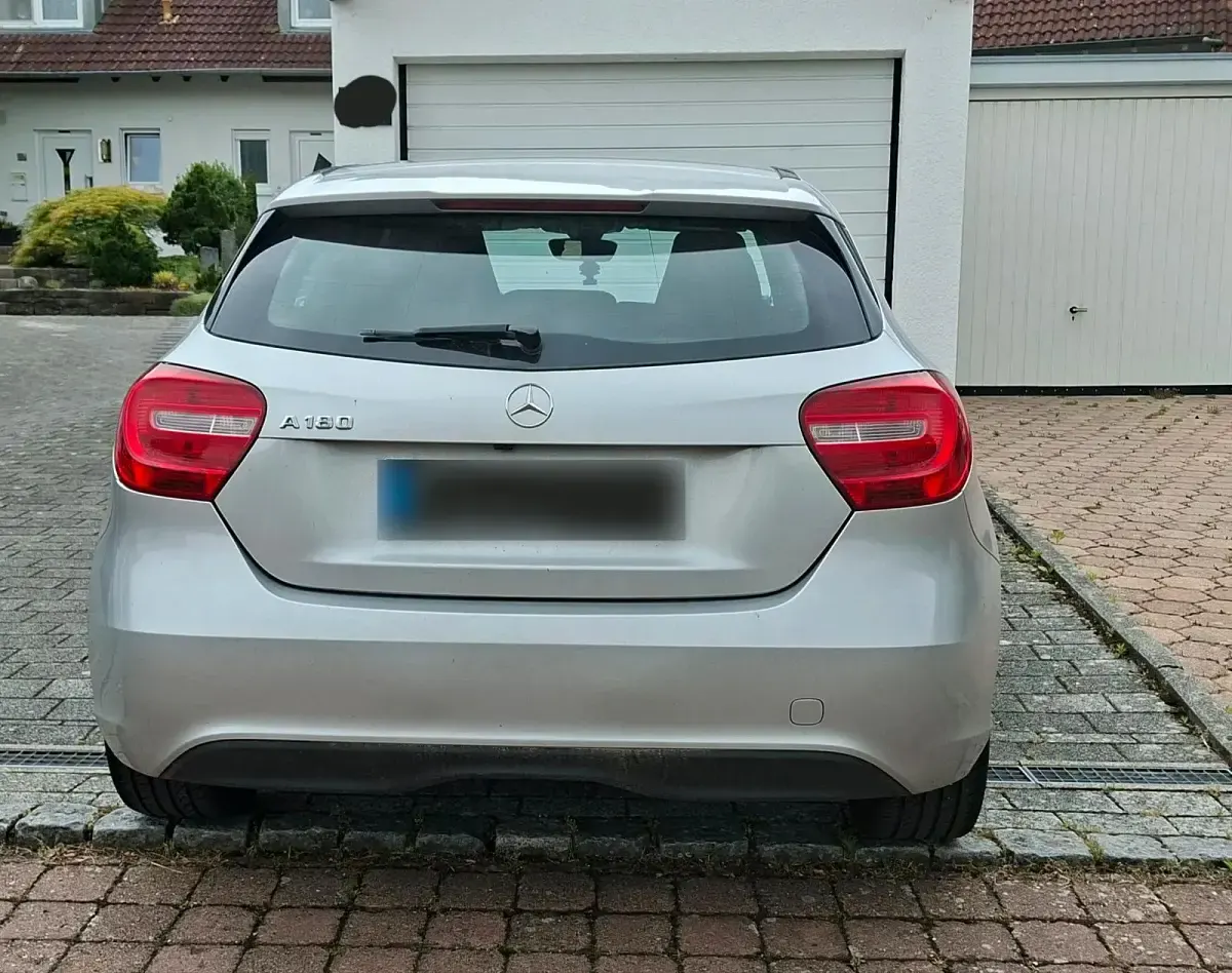 Gebraucht Mercedes A180 122 PS (89 kW) 2014 Silber Limousine