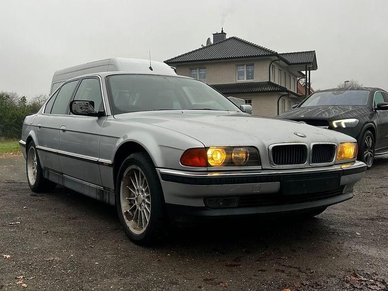 Aktissilber met. Gebraucht 1997 BMW 735 Limousine | 3.590 € - Bild 1/4