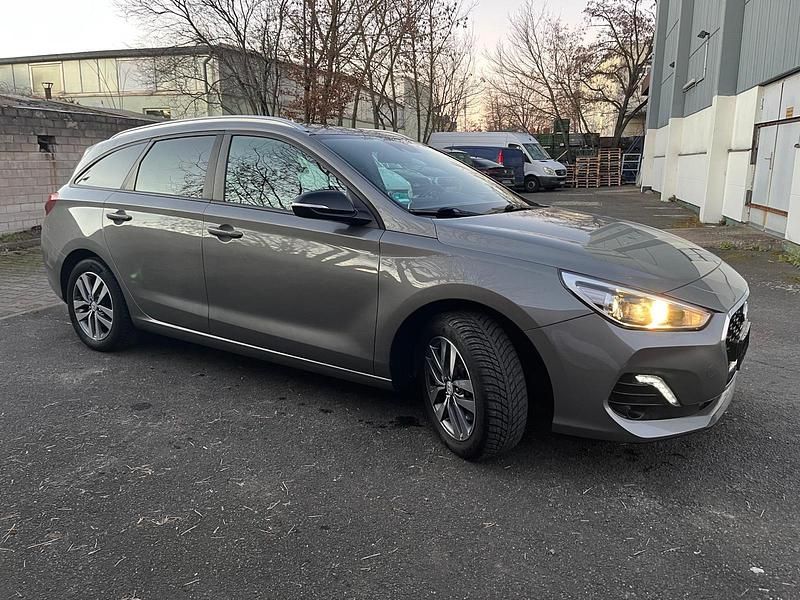 Grau Gebraucht 2019 Hyundai i30 Kombi | 10.700 € (Guter Preis) - Bild 1/4