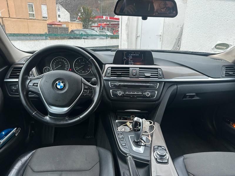 Gebraucht BMW 318 143 PS (105 kW) 2013 Schwarz Limousine