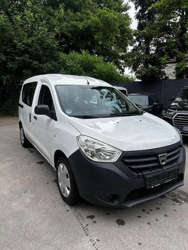 Weiß Gebraucht 2016 Dacia Dokker Van | 5.900 € (Guter Preis) - Bild 1/4