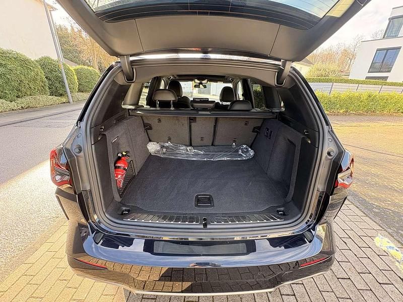 Gebraucht BMW iX3 210 kW (286 PS) 2023 Schwarz SUV