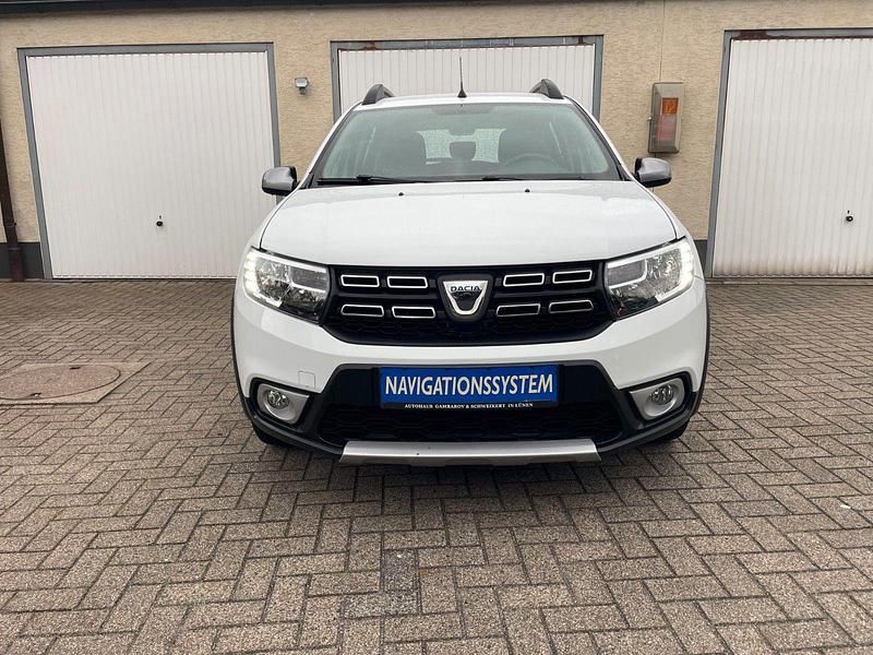 Weiß Gebraucht 2019 Dacia Sandero Stepway Kleinwagen | 10.399 € (Fairer Preis) - Bild 1/4