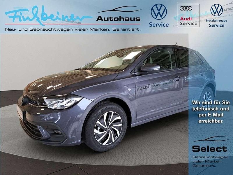 Rauchgrau, metallic Gebraucht 2025 VW Polo Life Limousine | 23.990 € (Teuer) - Bild 1/4