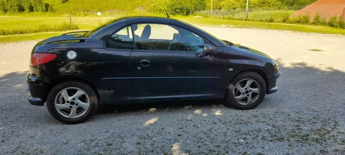 Gebraucht Peugeot 206 CC Filou 109 PS (80 kW) 2004 Schwarz obsidien/metalli Cabrio