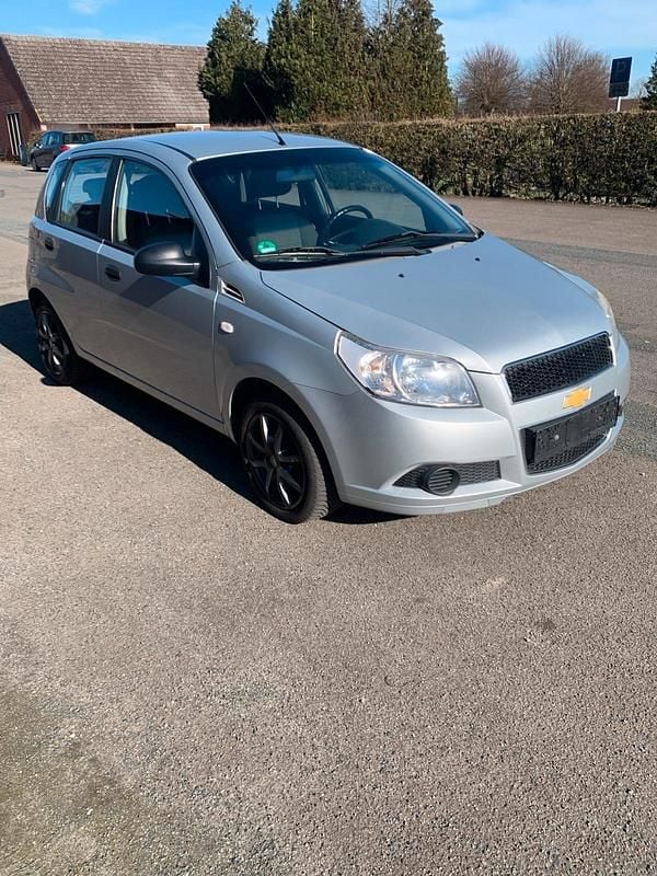 Gebraucht Chevrolet Aveo 84 PS (61 kW) 2010 Silber Kleinwagen