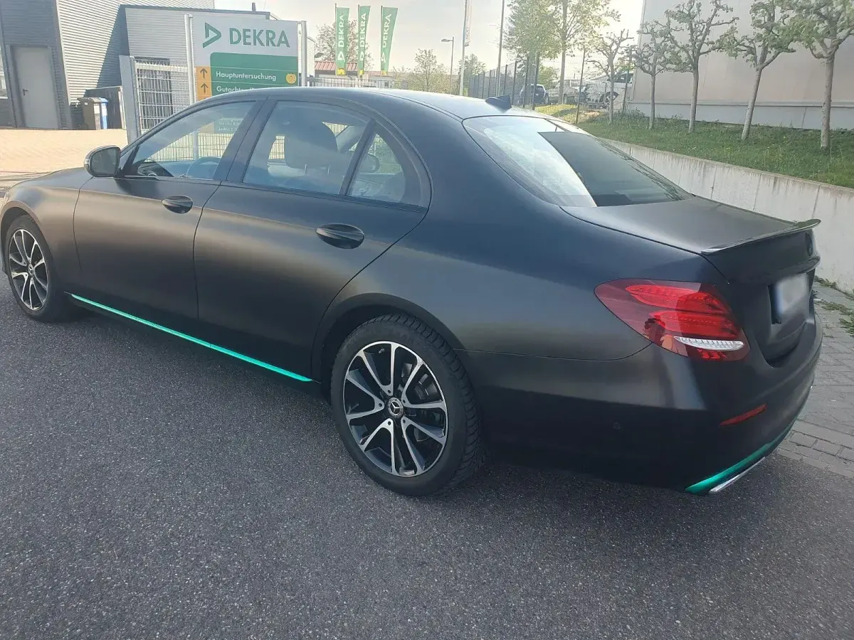 Gebraucht Mercedes E220 AMG line 194 PS (142 kW) 2016 Schwarz Limousine
