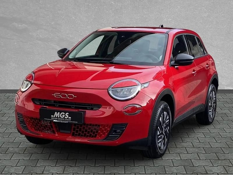 Neu Fiat 600 145 PS (106 kW) 2025 Passione rot SUV