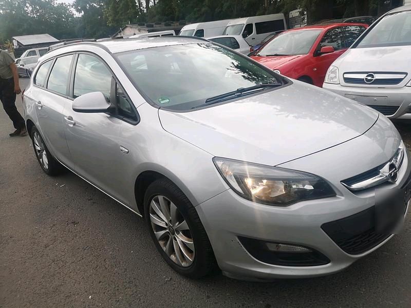 Gebraucht Opel Astra 110 PS (80 kW) 2014 Grau Kombi