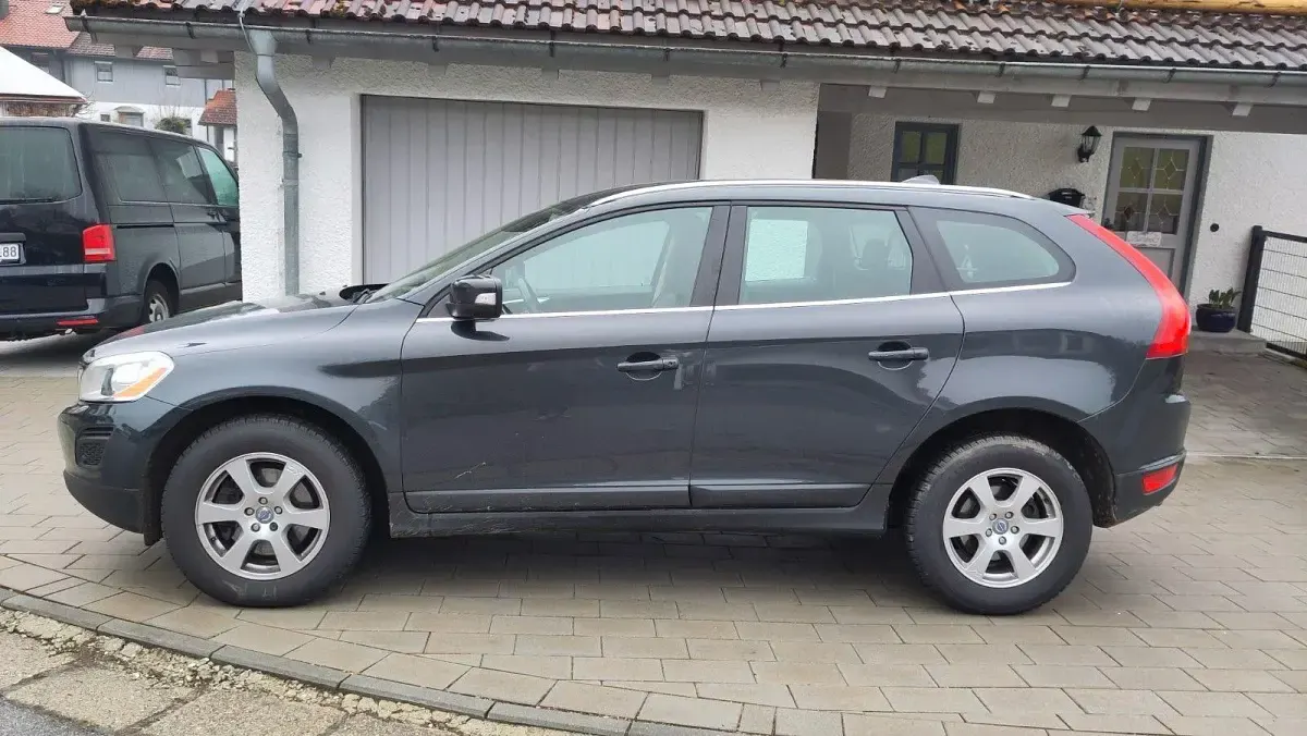 Gebraucht Volvo XC60 Momentum 163 PS (119 kW) 2012 Grau SUV