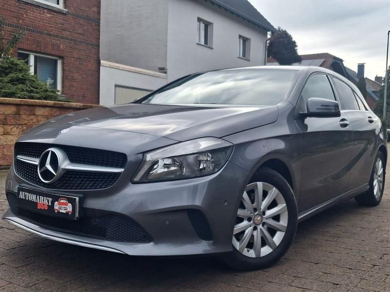 Grau Gebraucht 2016 Mercedes A180 Limousine | 12.999 € (Superpreis) - Bild 1/4