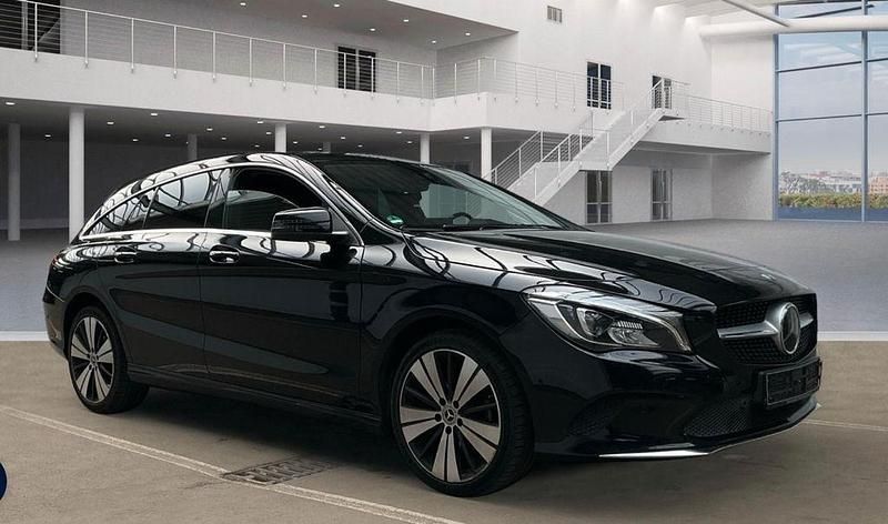 Kosmosschwarz Gebraucht 2018 Mercedes CLA220 Limousine | 19.700 € (Fairer Preis) - Bild 1/4